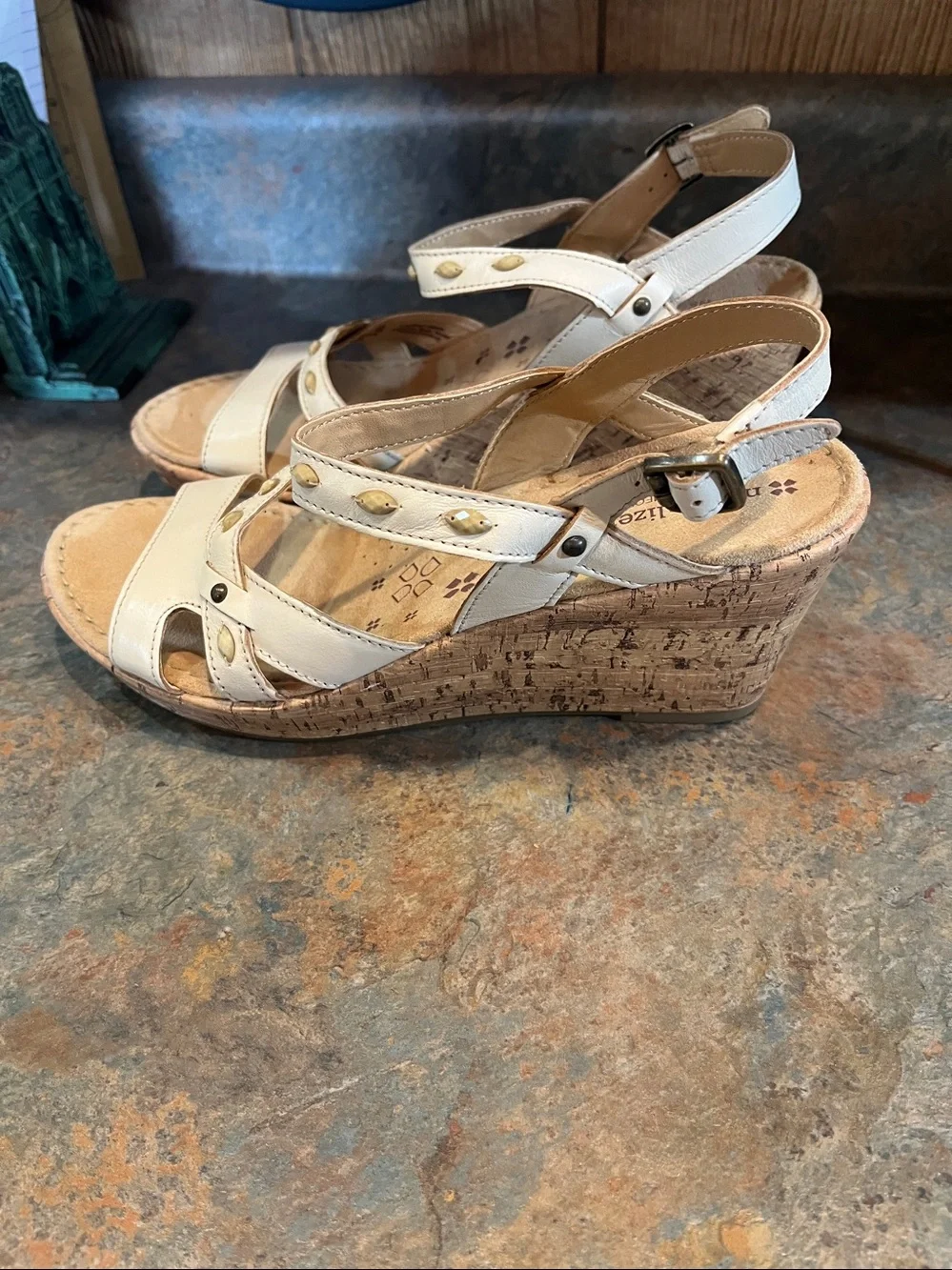 Vintage Naturalizer N5 Comfort size 11N white leather wedge sandals